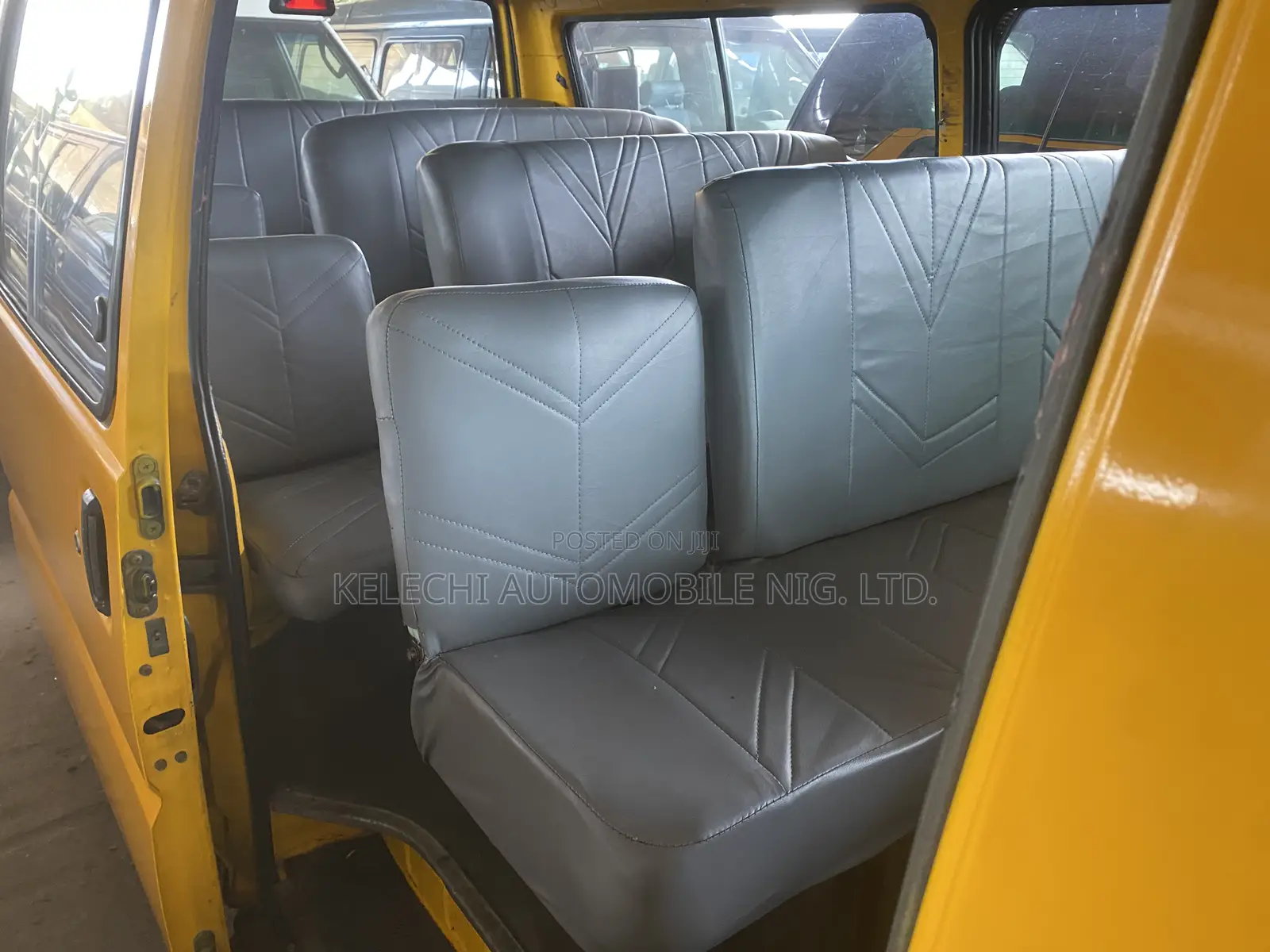 Mitsubishi L300 2004 Yellow