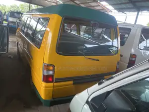Mitsubishi L300 2004 Yellow
