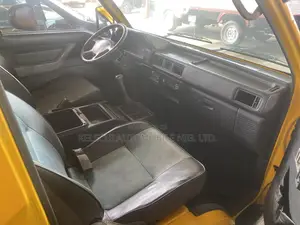 Mitsubishi L300 2004 Yellow