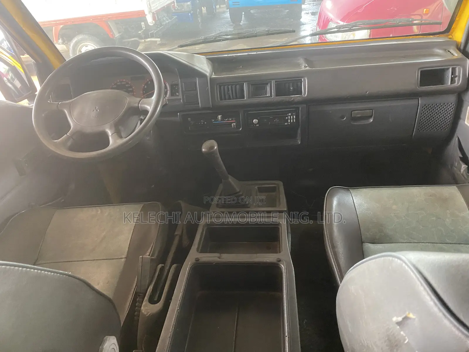 Mitsubishi L300 2004 Yellow