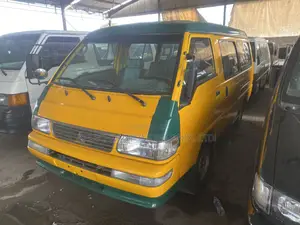 Photo - Mitsubishi L300 2004 Yellow