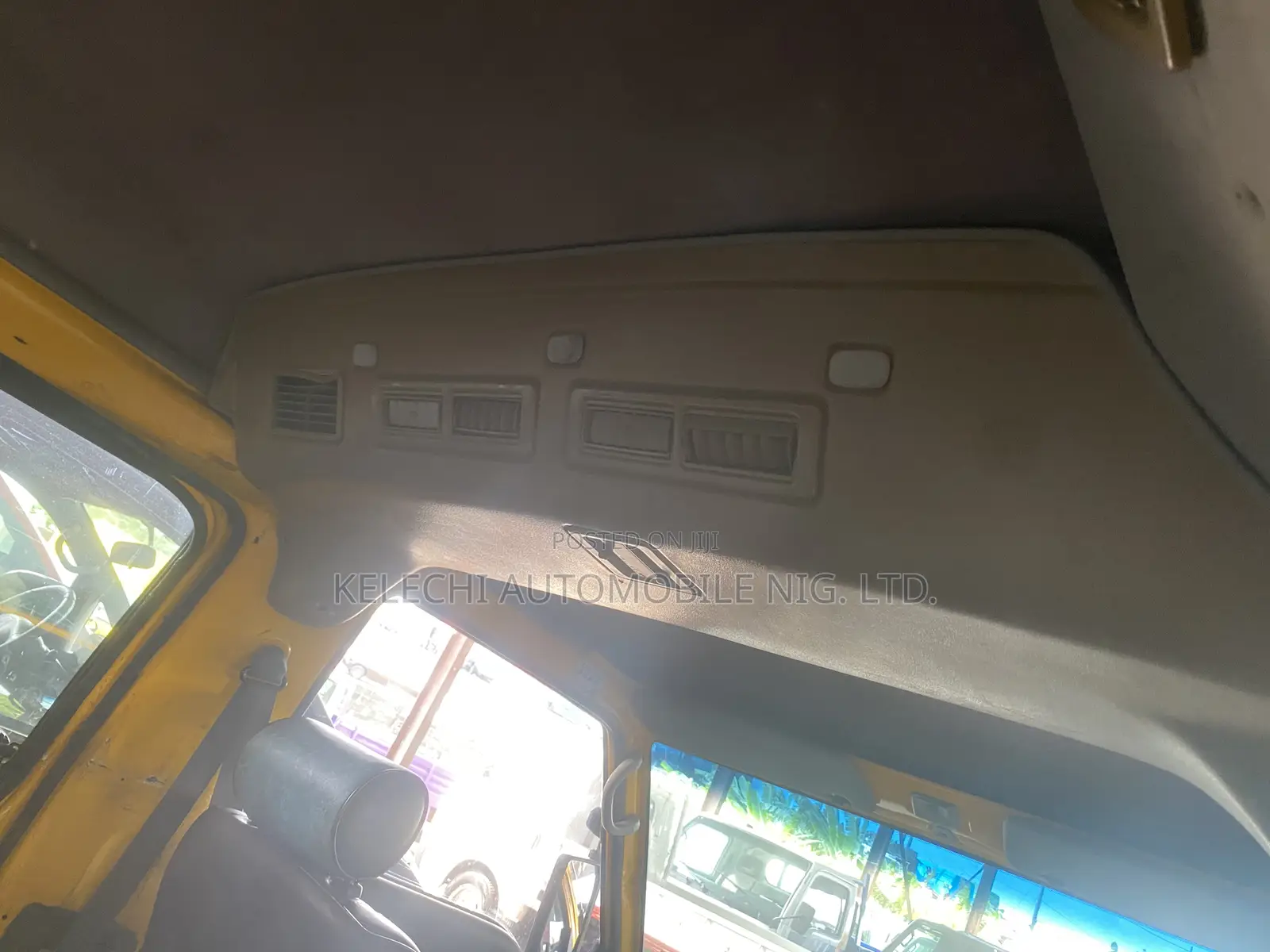 Mitsubishi L300 2004 Yellow