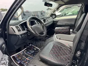 Toyota HiAce 2010 Black