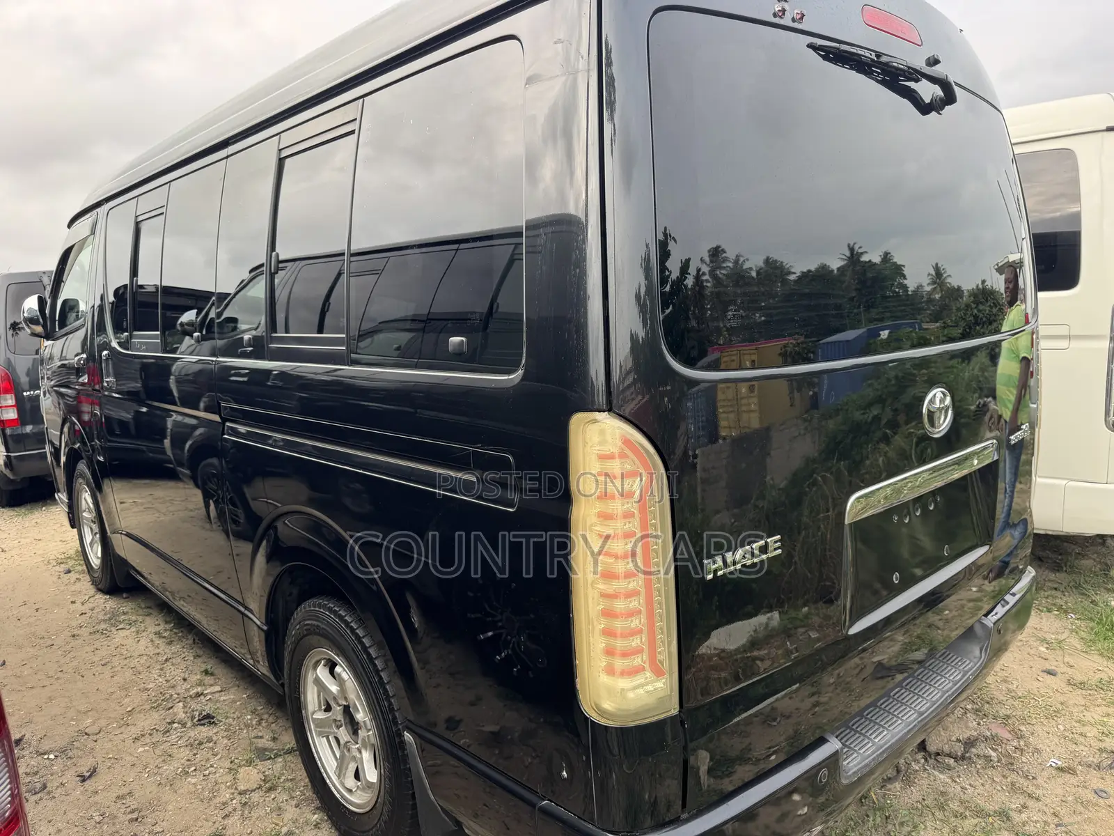 Toyota HiAce 2010 Black