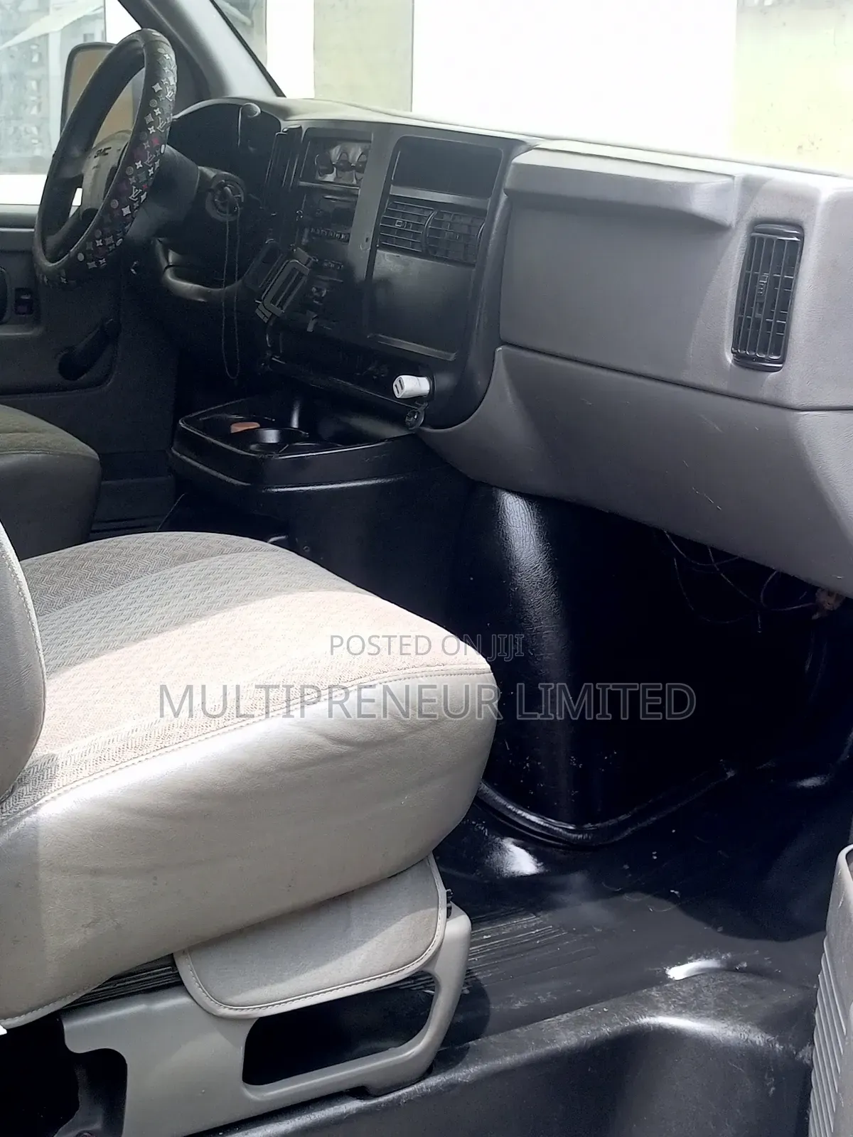 GMC Savana 2006 Red