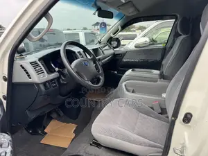 Toyota HiAce 2015 White