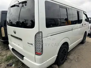 Toyota HiAce 2015 White