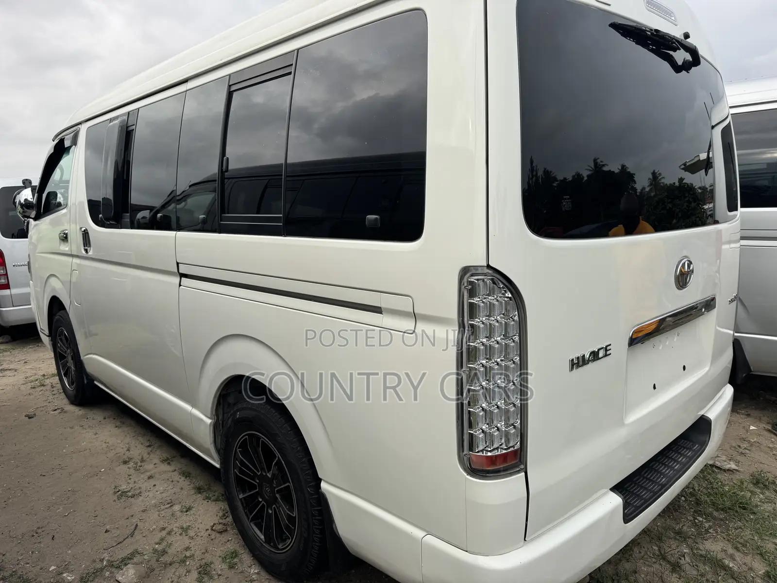 Toyota HiAce 2015 White