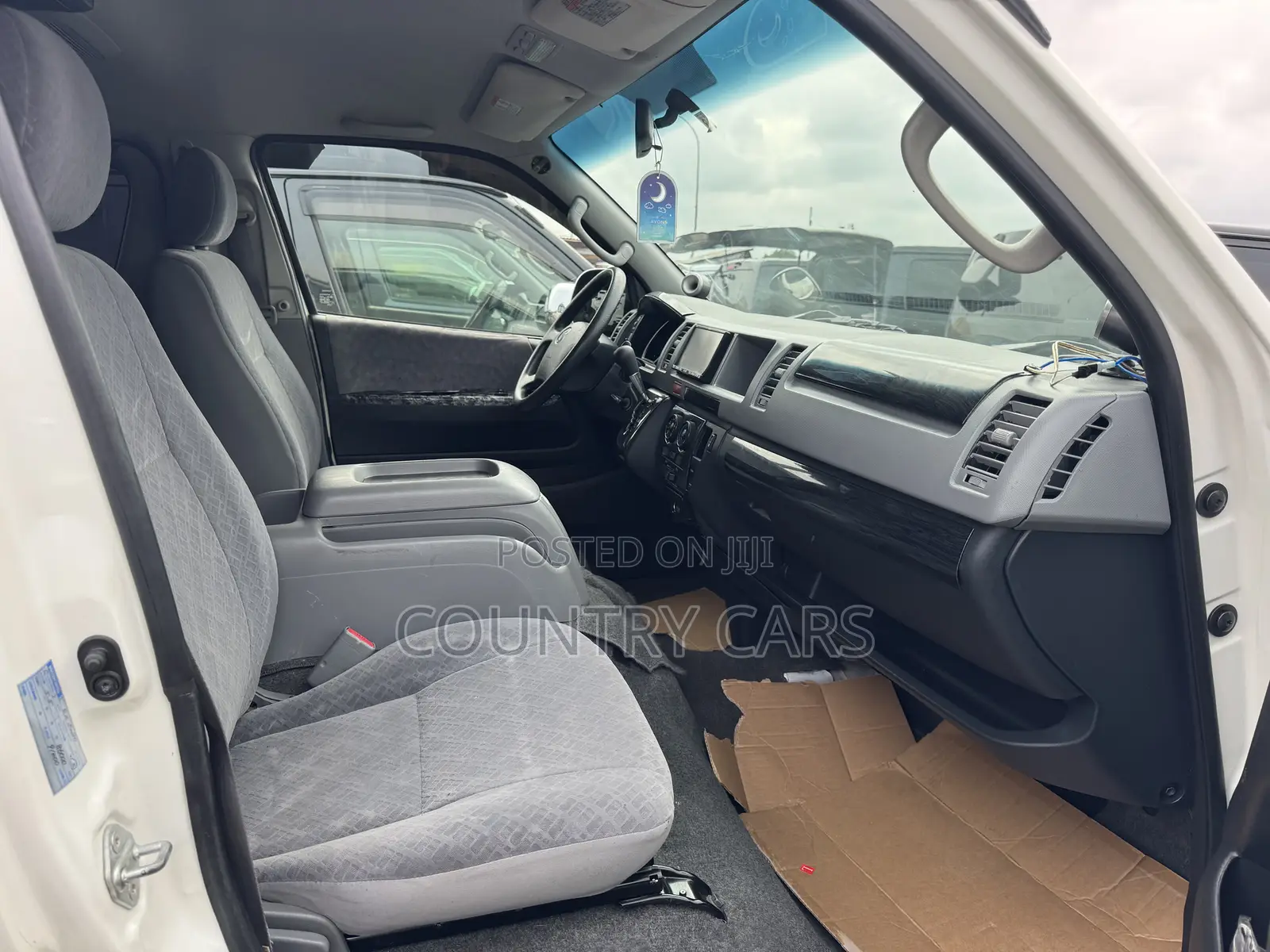 Toyota HiAce 2015 White
