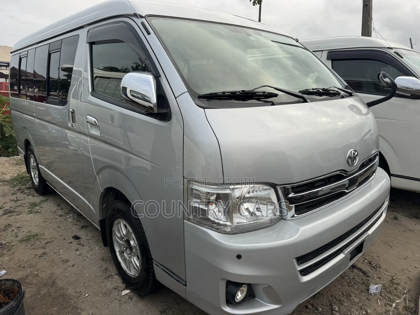 Toyota HiAce 2015 Silver