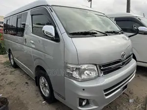 Toyota HiAce 2015 Silver