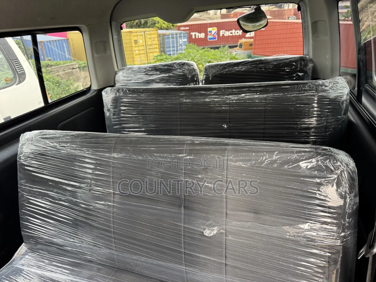 Toyota HiAce 2015 Silver
