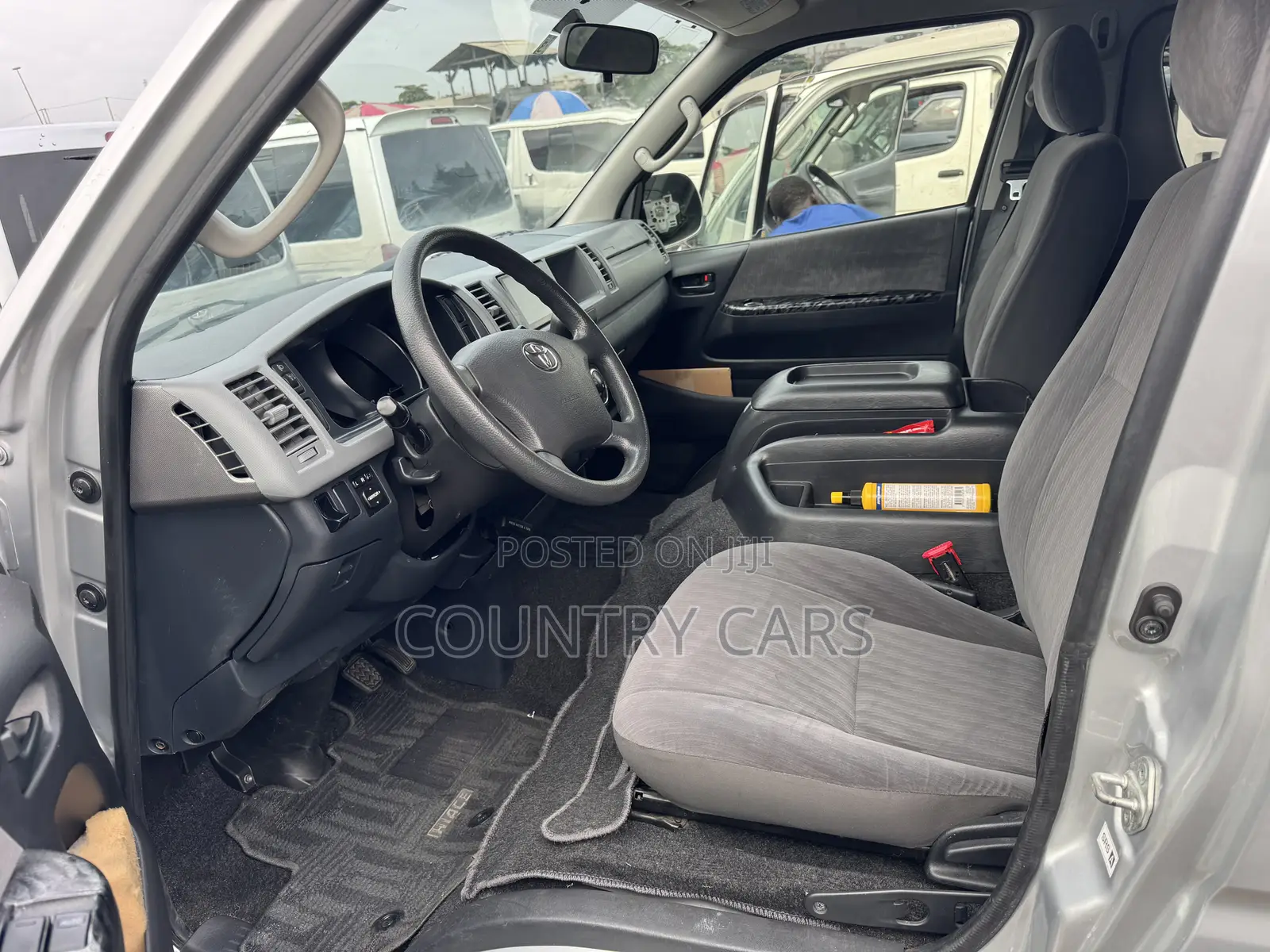 Toyota HiAce 2015 Silver