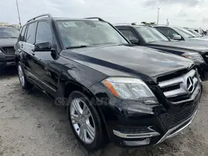 Mercedes-Benz GLK-Class Base GLK 350 4dr AWD 4MATIC (3.5L 6cyl 7A) 2015
