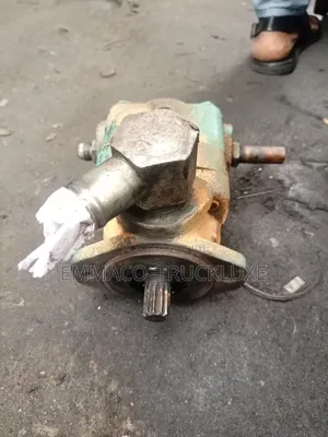 Power Steering Pump ( Mack )