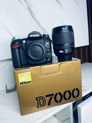 Nikon D7000 With Lens