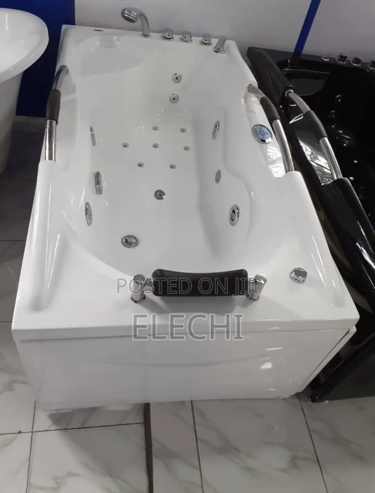 Single Jacuzzi