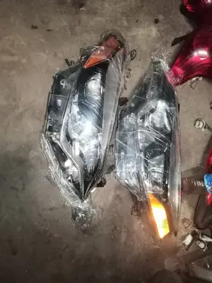 Headlight Toyota Corolla 2014