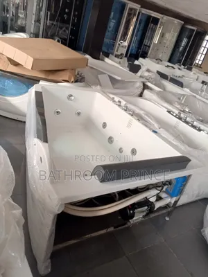 Square Jacuzzi With Side Glass