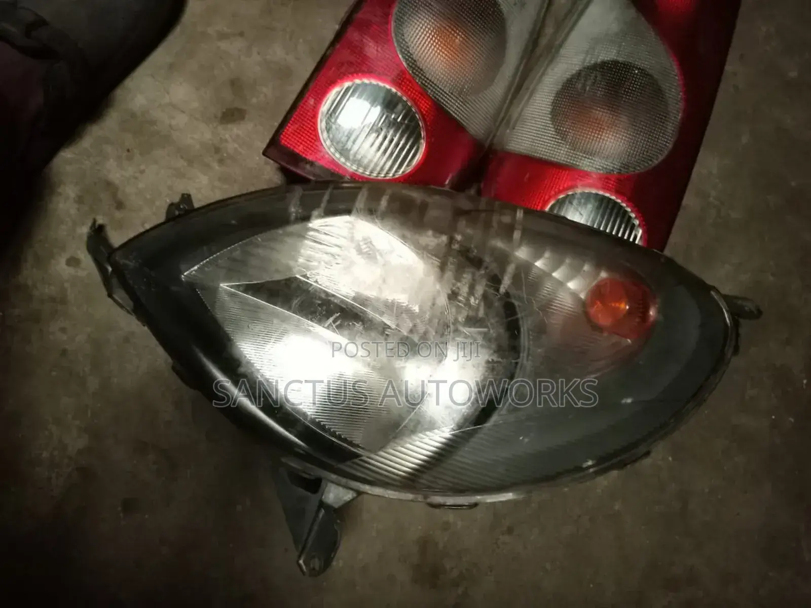 Headlight Yaris Verso Bus