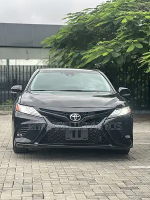 Photo - Toyota Camry 2018 Black