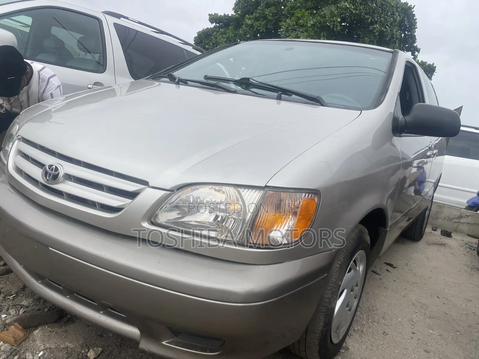 Toyota Sienna LE 2002 Silver