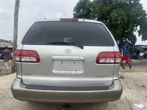 Toyota Sienna LE 2002 Silver