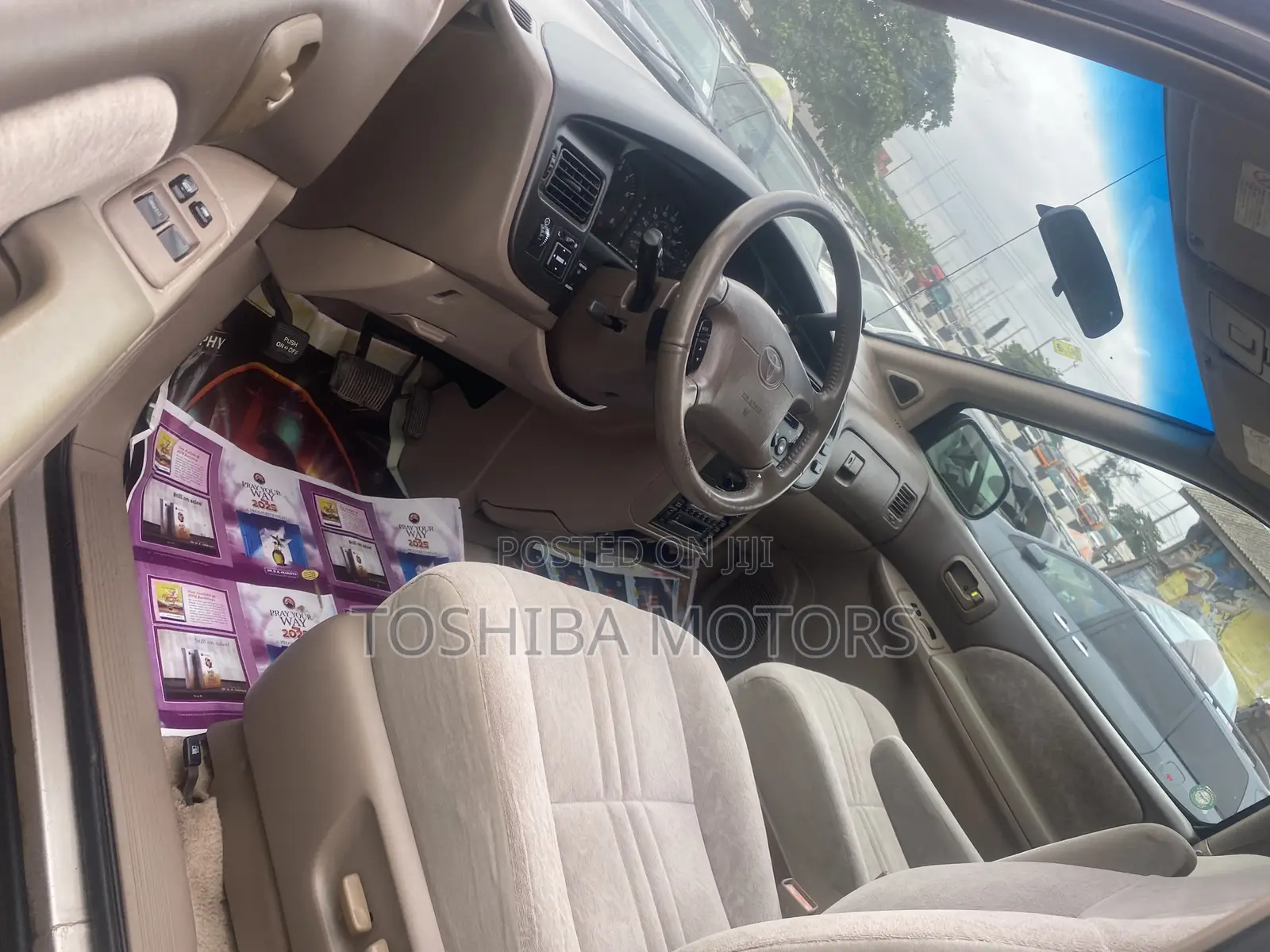 Toyota Sienna LE & 1 hatch 2000 Gray