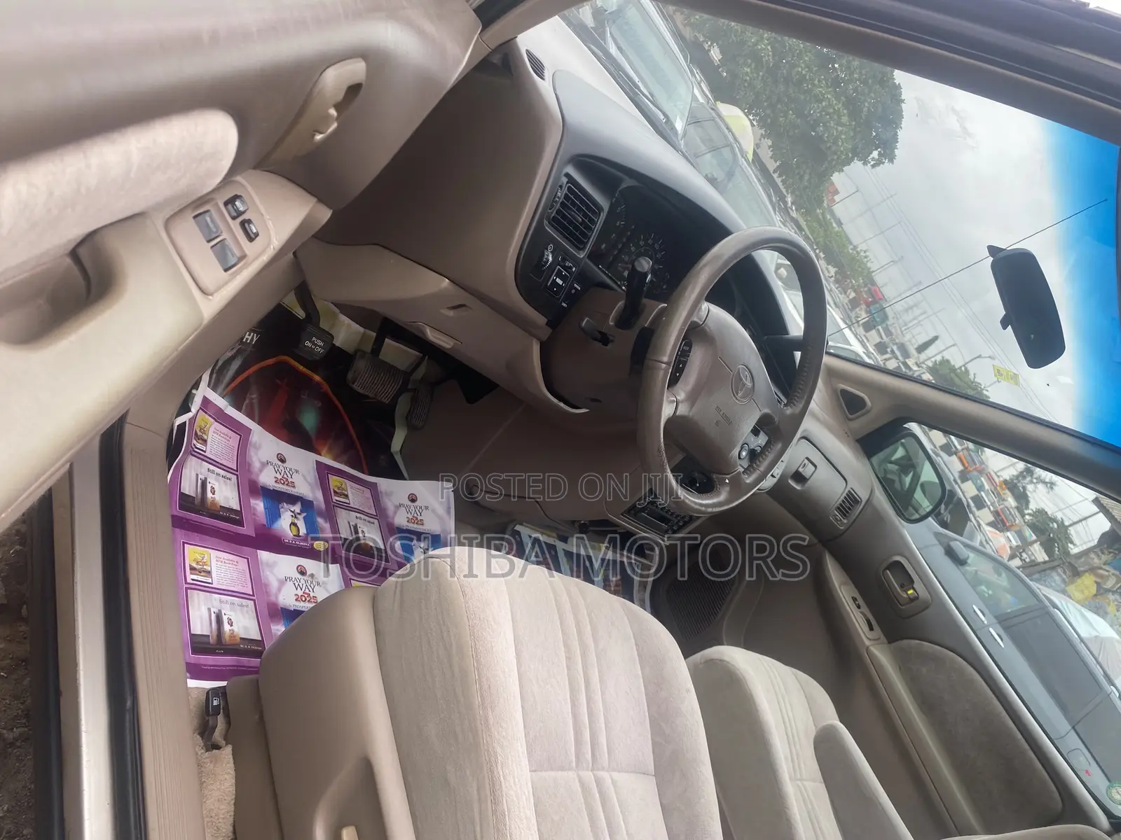 Toyota Sienna LE & 1 hatch 2000 Gray