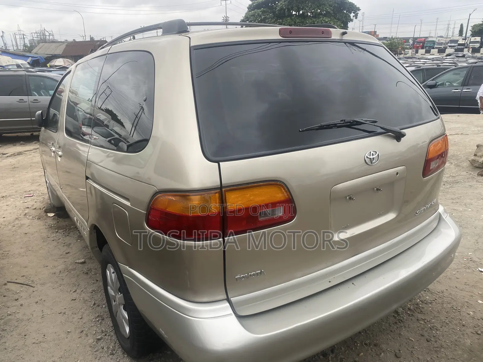 Toyota Sienna LE & 1 hatch 2000 Gray