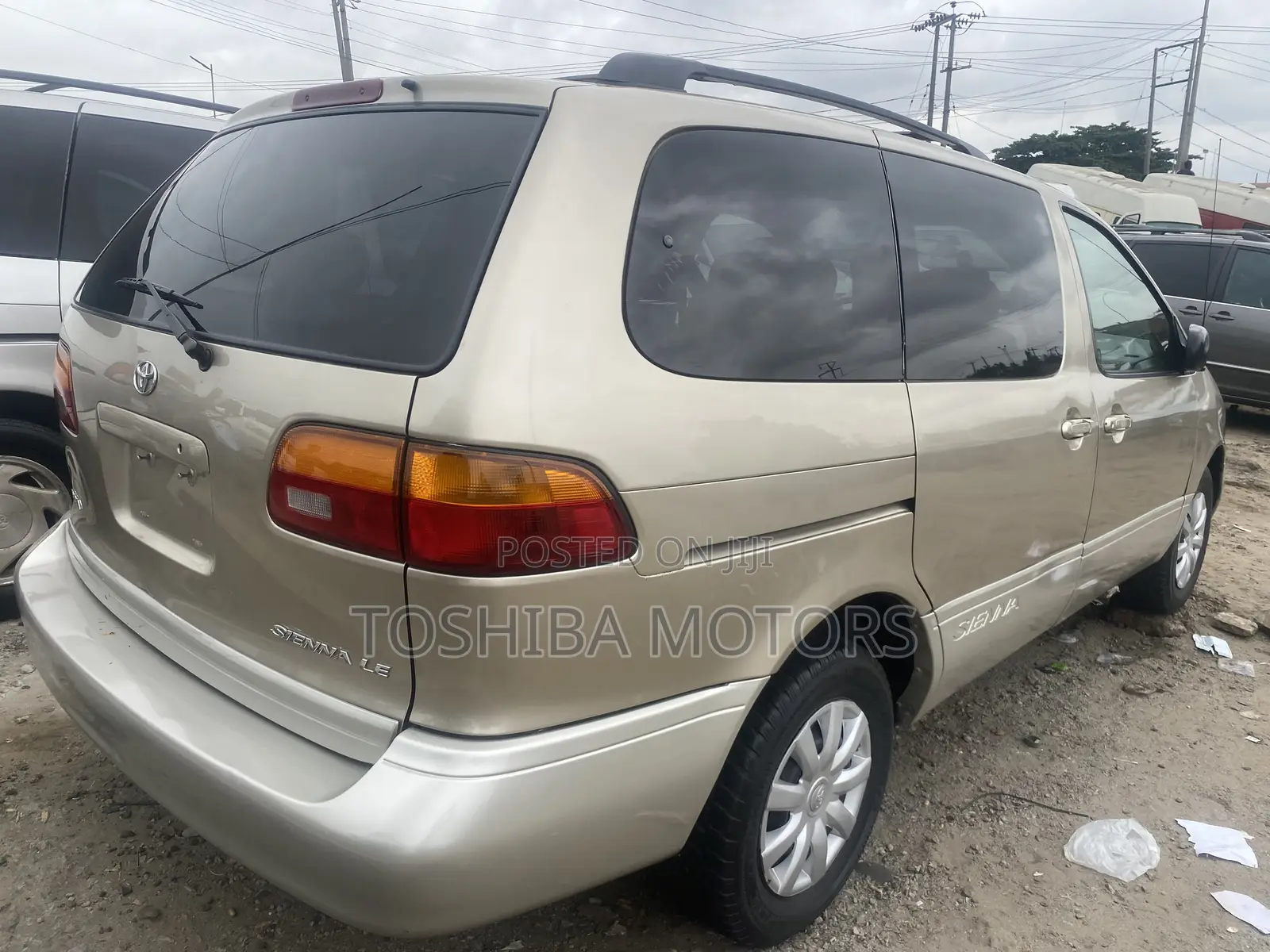 Toyota Sienna LE & 1 hatch 2000 Gray