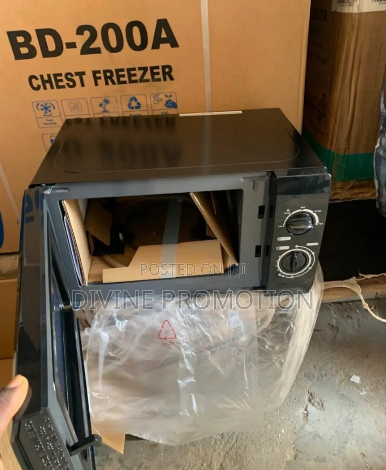 20 Liters Midea Microwave, Black Color With Knobs
