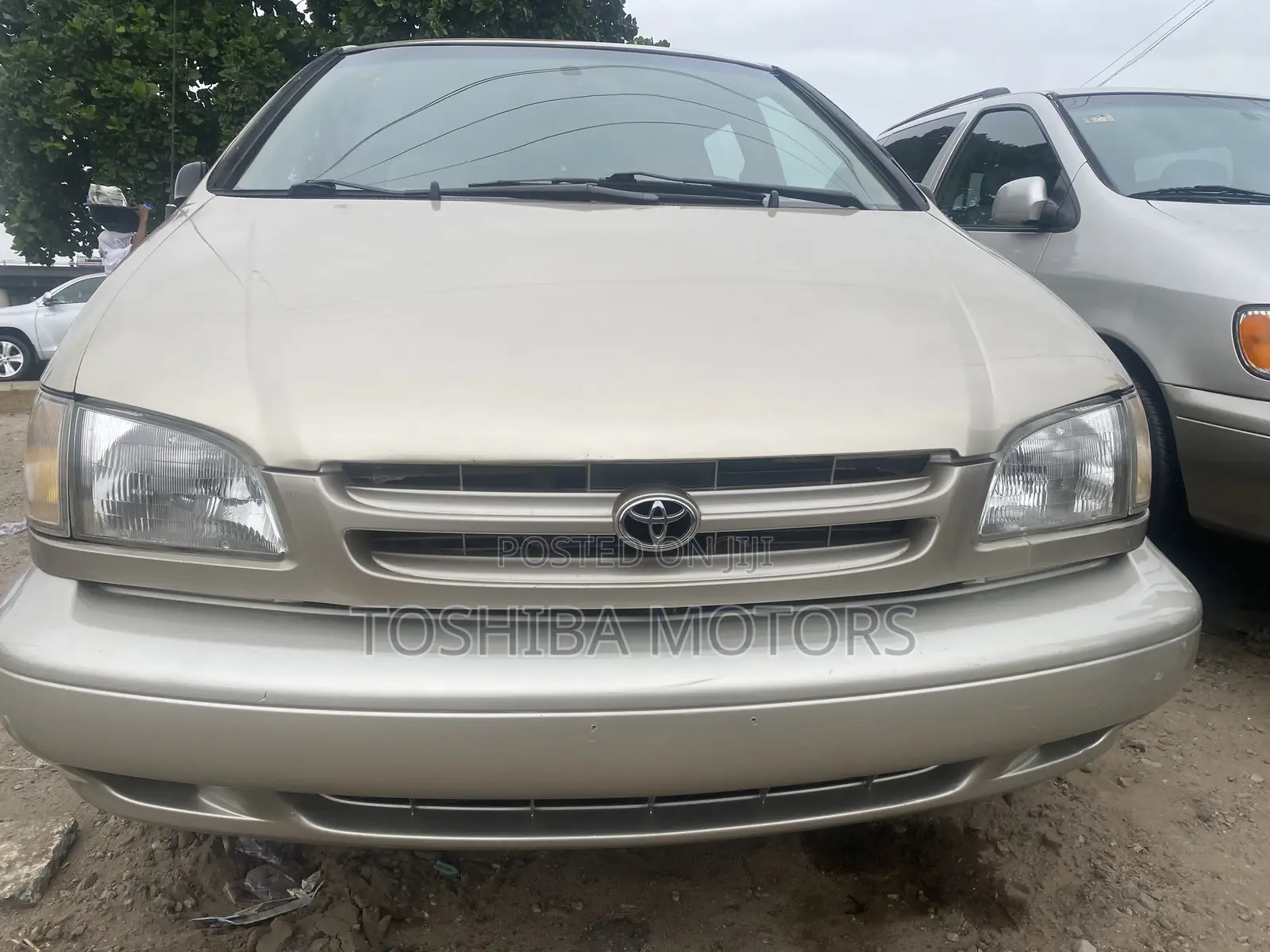 Toyota Sienna LE & 1 hatch 2000 Gray