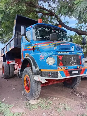Mercedes 911 Tipper
