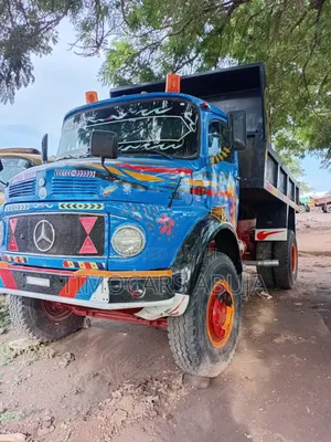 Mercedes 911 Tipper