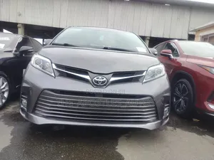 Toyota Sienna XLE Premium AWD (3.5L 6cyl 8A) 2018 Gray
