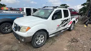 Nissan Frontier Crew Cab SE 4x4 2011 White