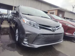 Toyota Sienna XLE Premium AWD (3.5L 6cyl 8A) 2018 Gray