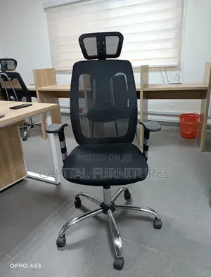 Venti Imported Swivel Net Chair