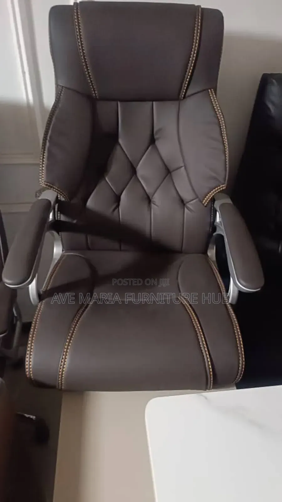 Executive Swivel Office Chair.