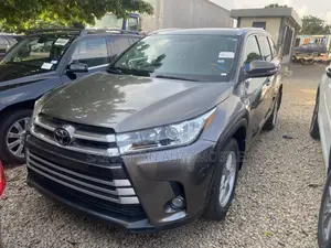 Toyota Highlander XLE V6 4x2 (3.5L 6cyl 6A) 2016 Gray