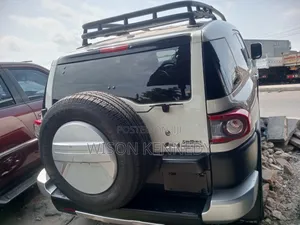 Toyota FJ Cruiser 2013 White