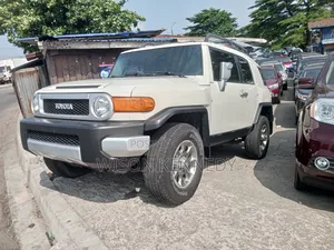 Toyota FJ Cruiser 2013 White