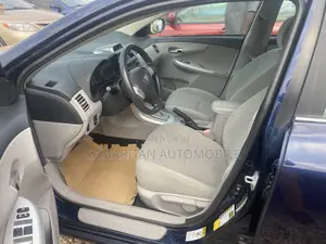 Toyota Corolla LE 4dr Sedan (1.8L 4cyl 4A) 2013 Blue