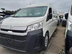 Toyota HiAce 2021 White