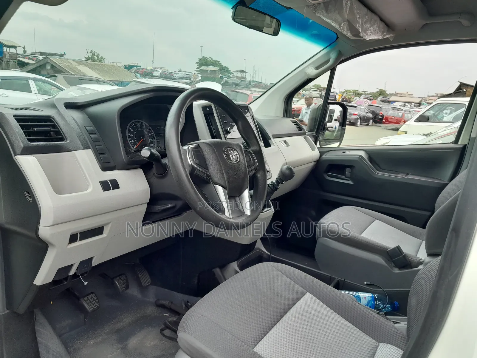 Toyota HiAce 2021 White