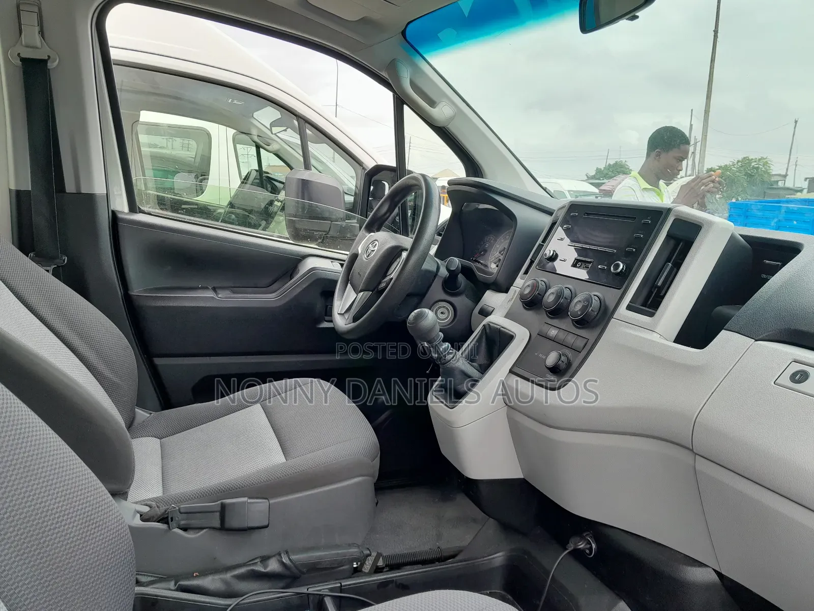 Toyota HiAce 2021 White