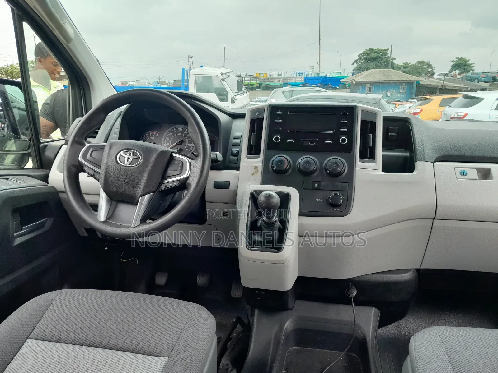 Toyota HiAce 2021 White