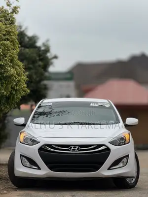 Hyundai Elantra Touring SE 2012 White