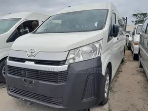 Toyota HiAce 2021 White